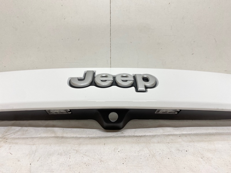 Накладка двери багажника