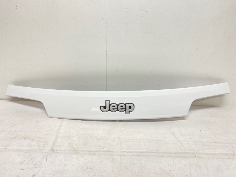 Накладка двери багажника