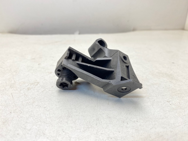 Кронштейн фар левый