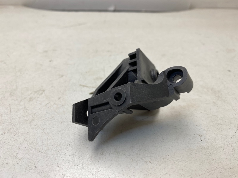 Кронштейн фар левый