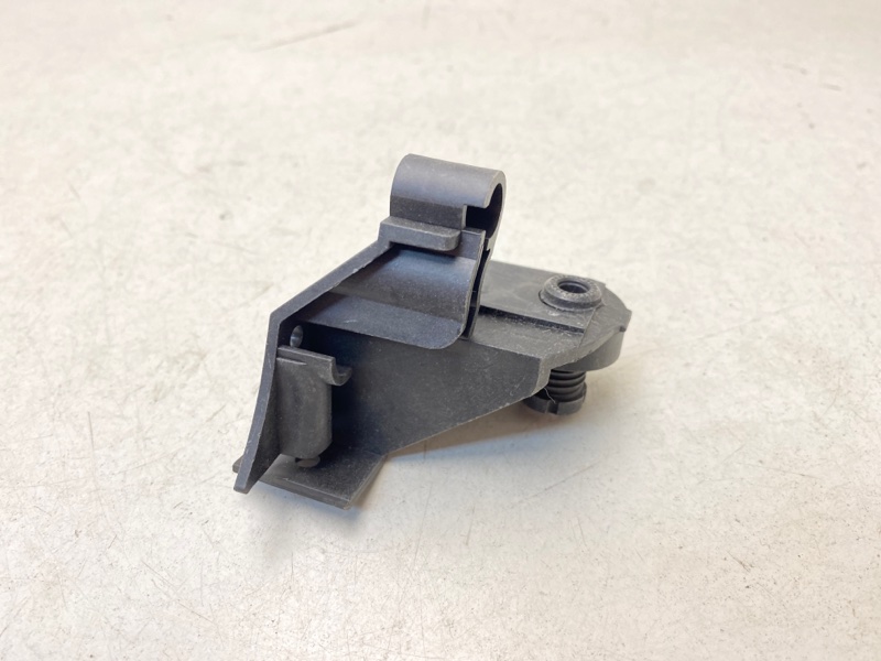 Кронштейн фар левый