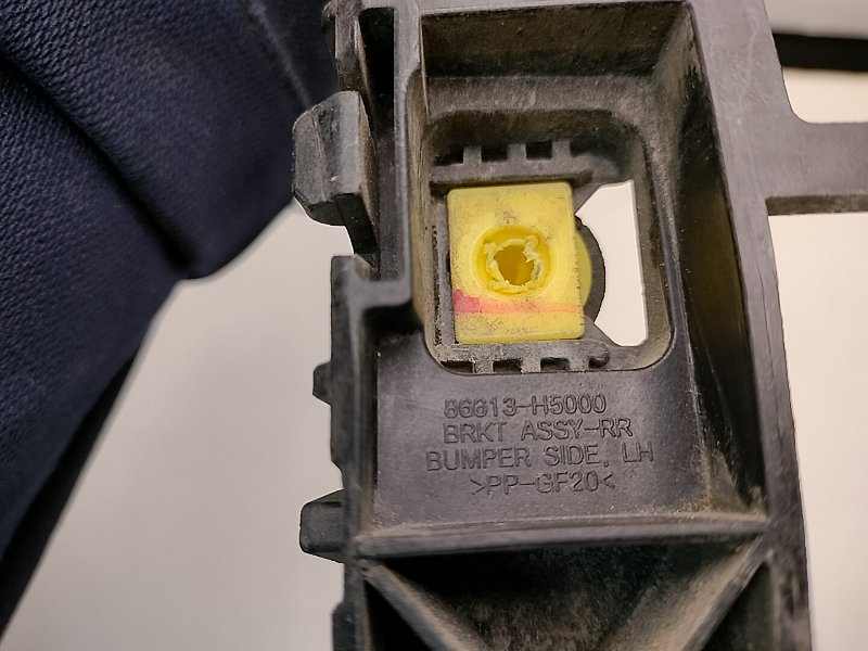 Кронштейн заднего бампера левый