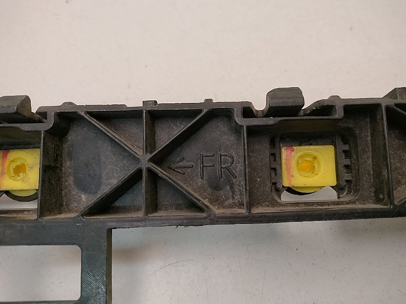 Кронштейн заднего бампера левый