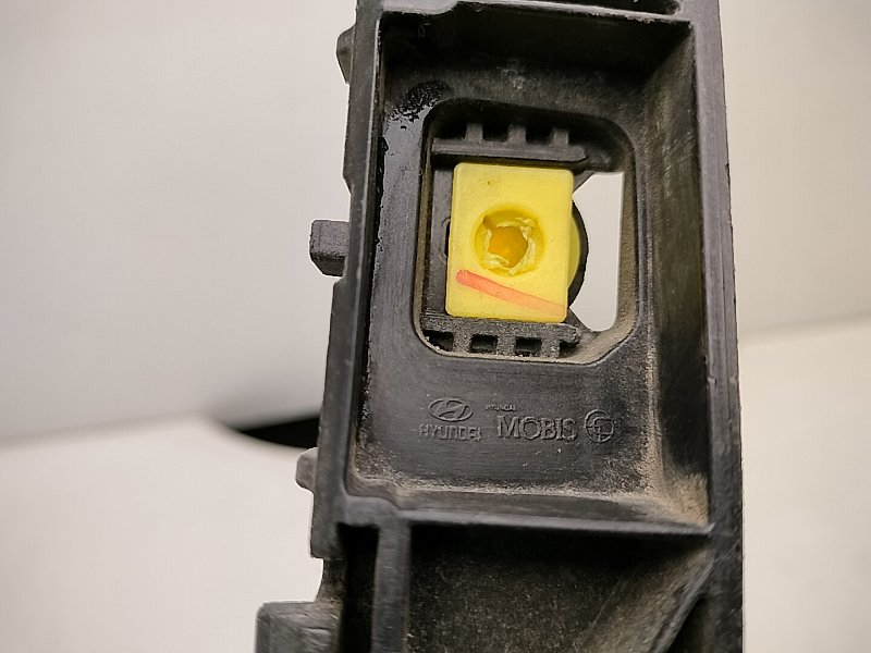 Кронштейн заднего бампера левый