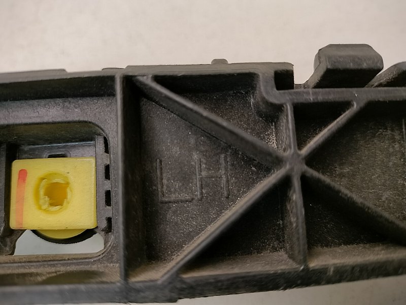 Кронштейн заднего бампера левый