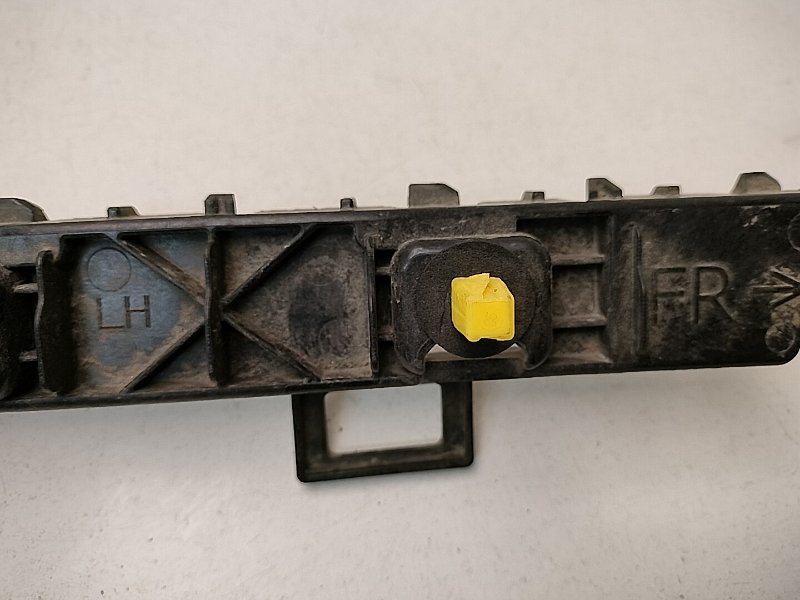 Кронштейн заднего бампера левый