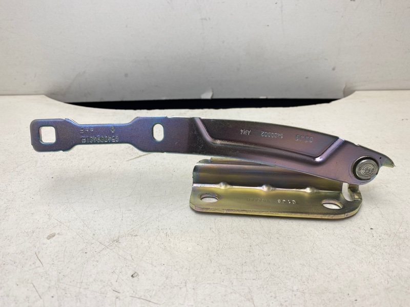 Петля капота правая