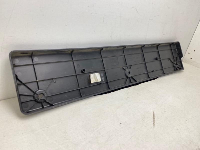 Накладка переднего бампера под номер