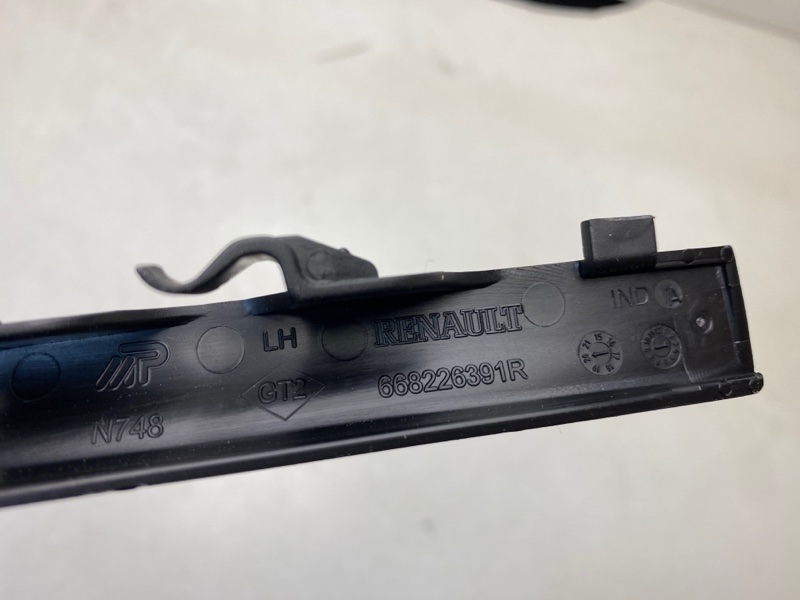 Решетка стеклоочистителей (Жабо)