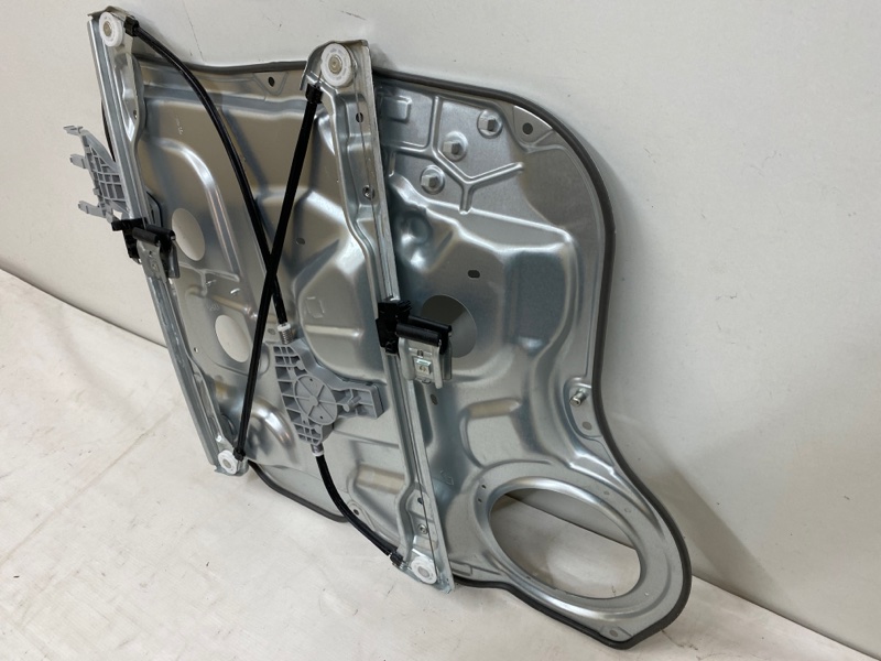 Стеклоподъемник электр. передний правый