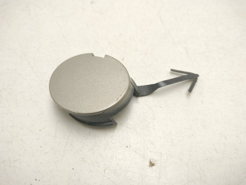 Заглушка буксировочного крюка