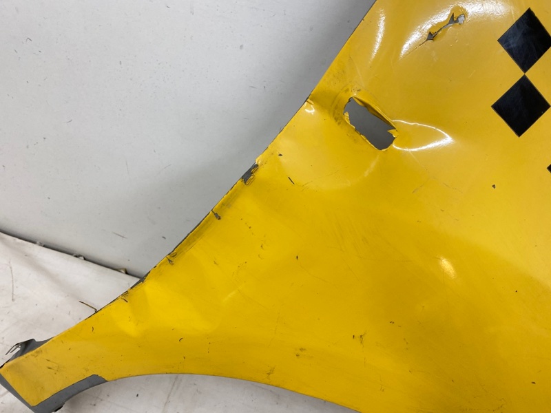 Крыло переднее правое