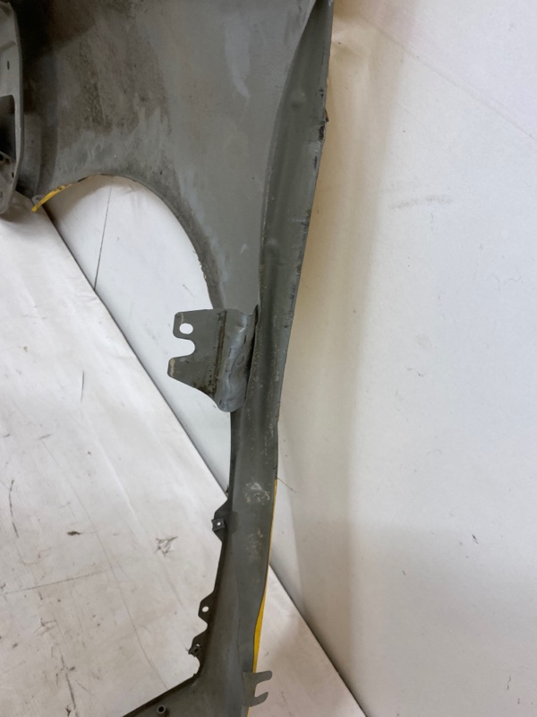 Крыло переднее правое