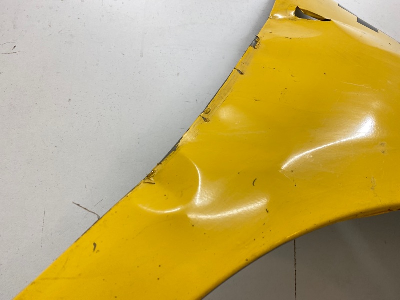 Крыло переднее правое