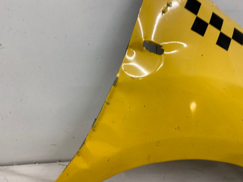 Крыло переднее правое