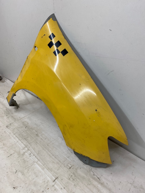 Крыло переднее правое