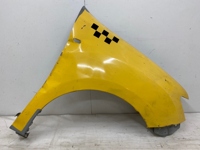 Крыло переднее правое