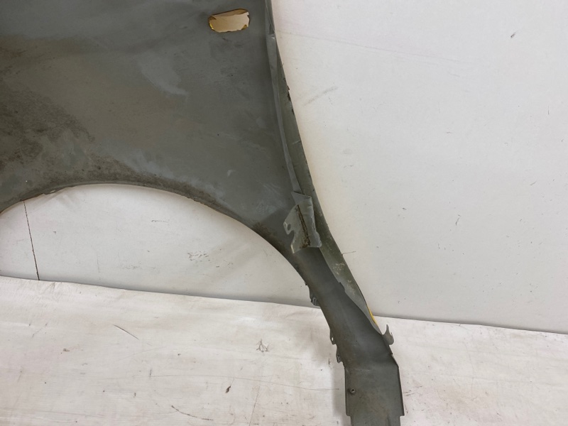 Крыло переднее правое