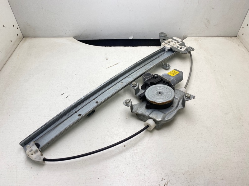 Стеклоподъемник электр. задний правый