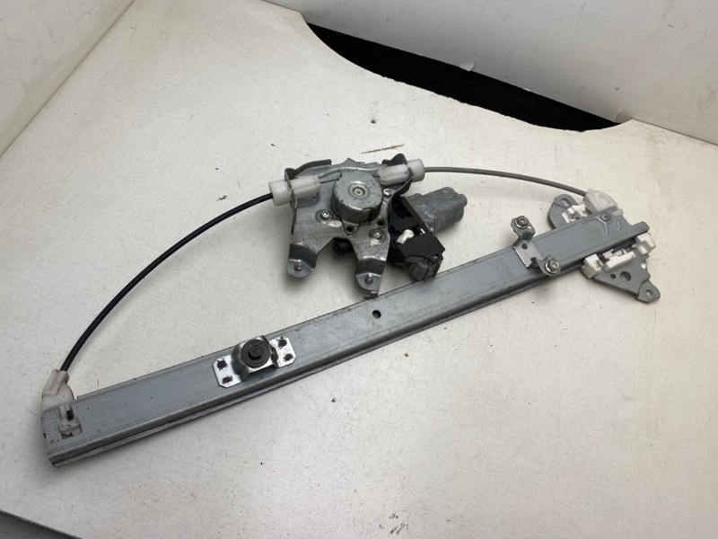 Стеклоподъемник электр. задний правый