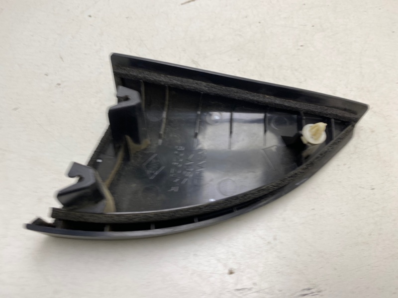 Накладка двери передней правой