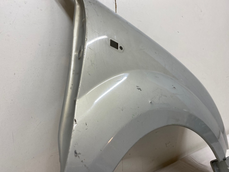 Крыло переднее правое