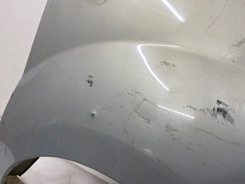 Крыло переднее правое