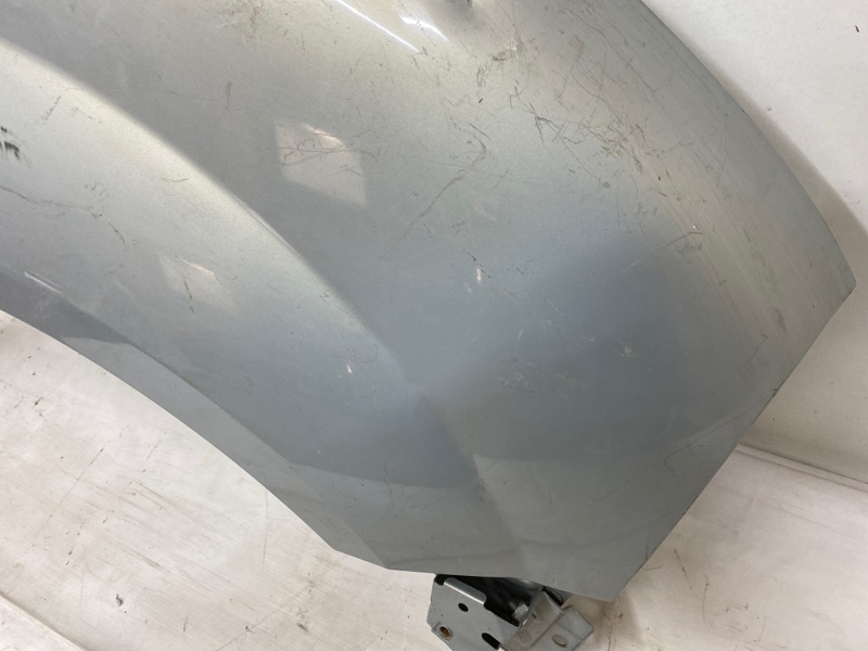 Крыло переднее правое