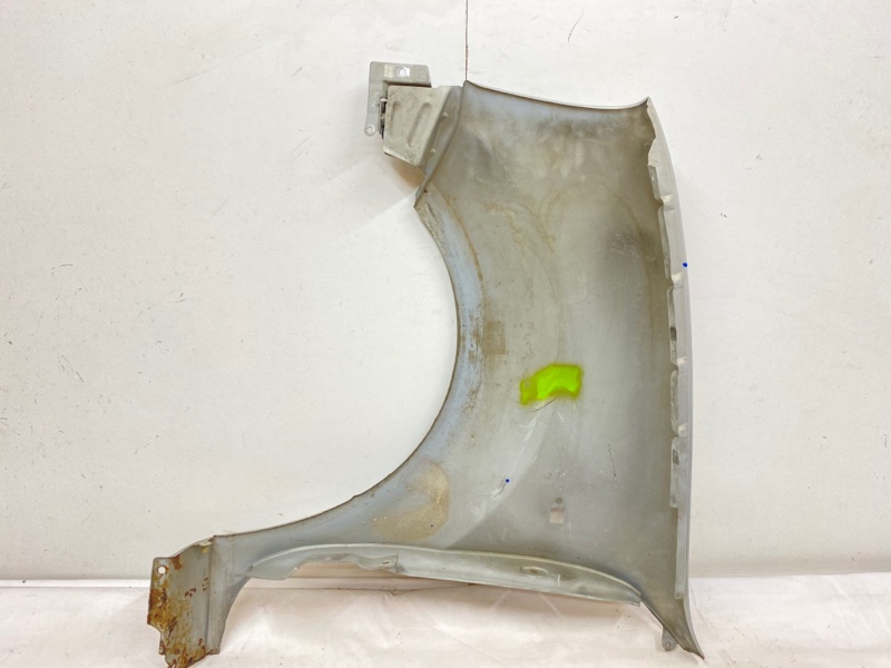 Крыло переднее правое