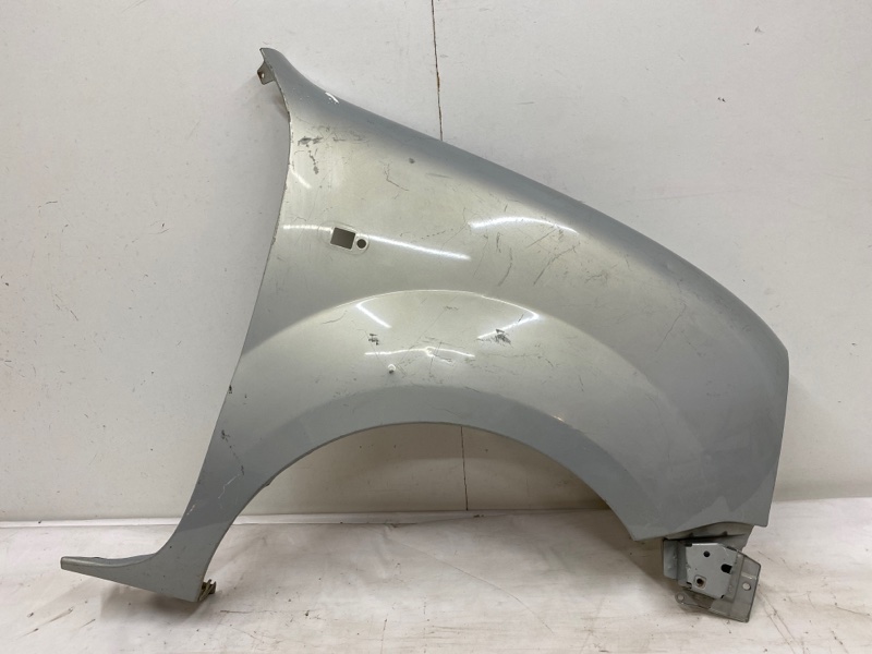 Крыло переднее правое