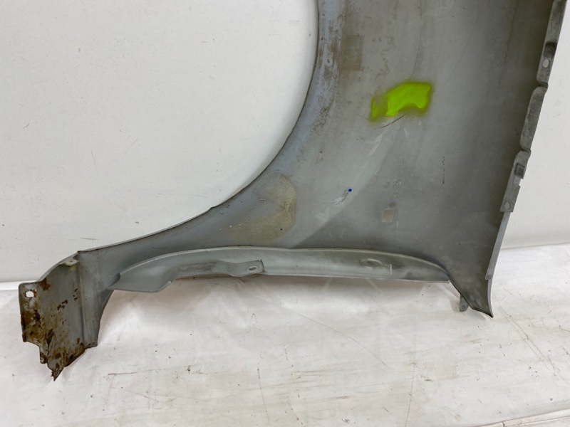 Крыло переднее правое