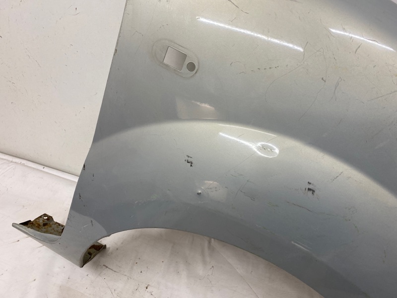 Крыло переднее правое