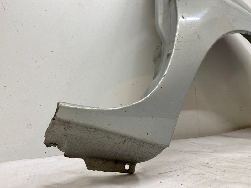 Крыло переднее правое