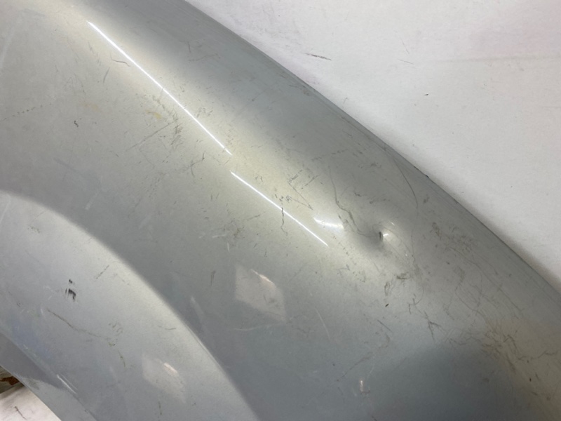 Крыло переднее правое