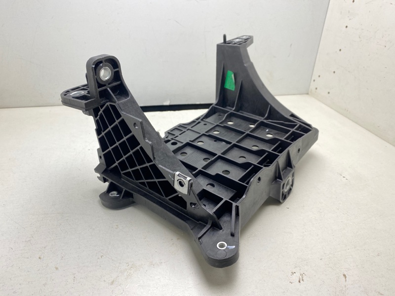 Площадка под аккумулятор (АКБ)