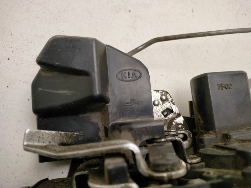 Замок двери задней правой