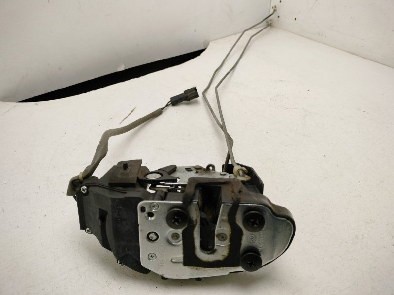 Замок двери задней правой