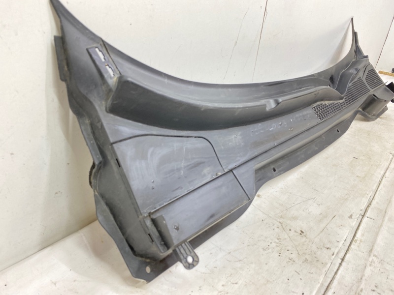 Решетка стеклоочистителей (Жабо)