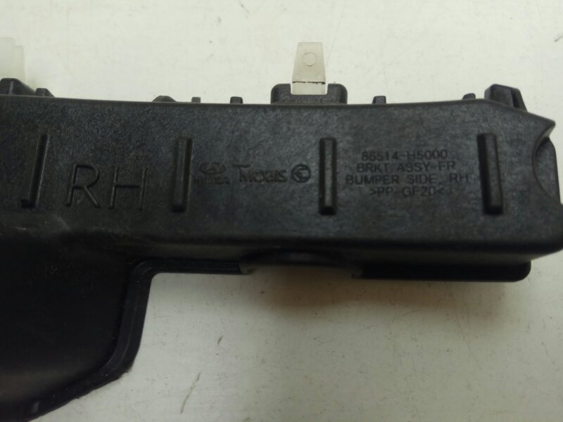 Кронштейн переднего бампера правый