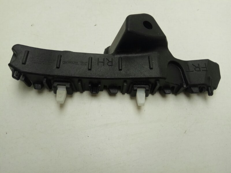 Кронштейн переднего бампера правый