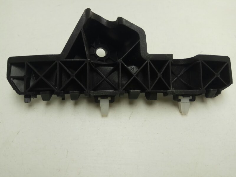 Кронштейн переднего бампера правый