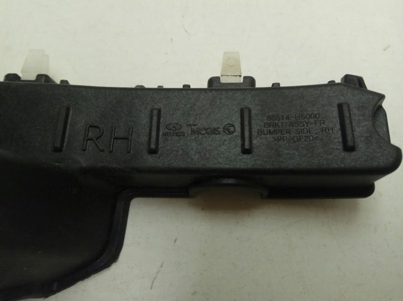 Кронштейн переднего бампера правый