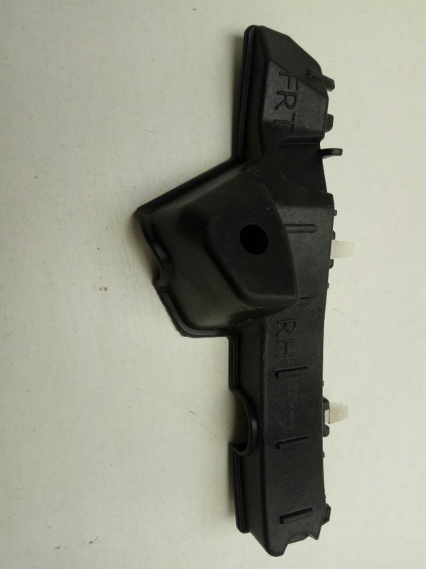 Кронштейн переднего бампера правый