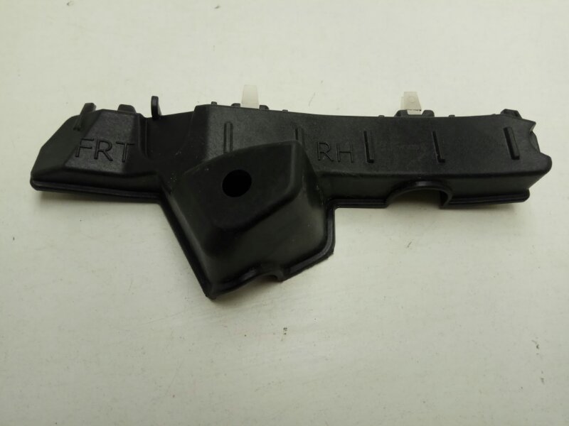 Кронштейн переднего бампера правый