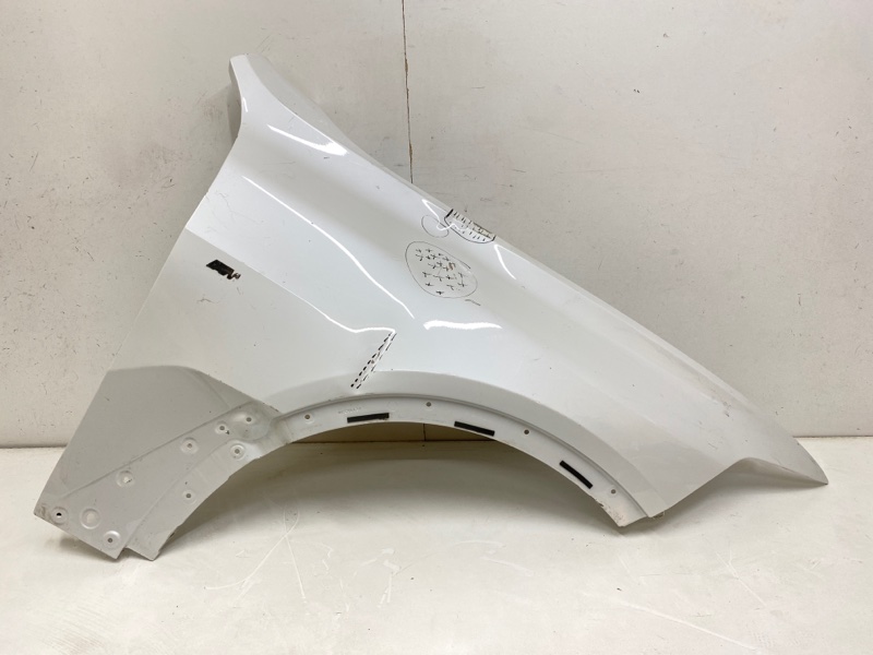 Крыло переднее правое