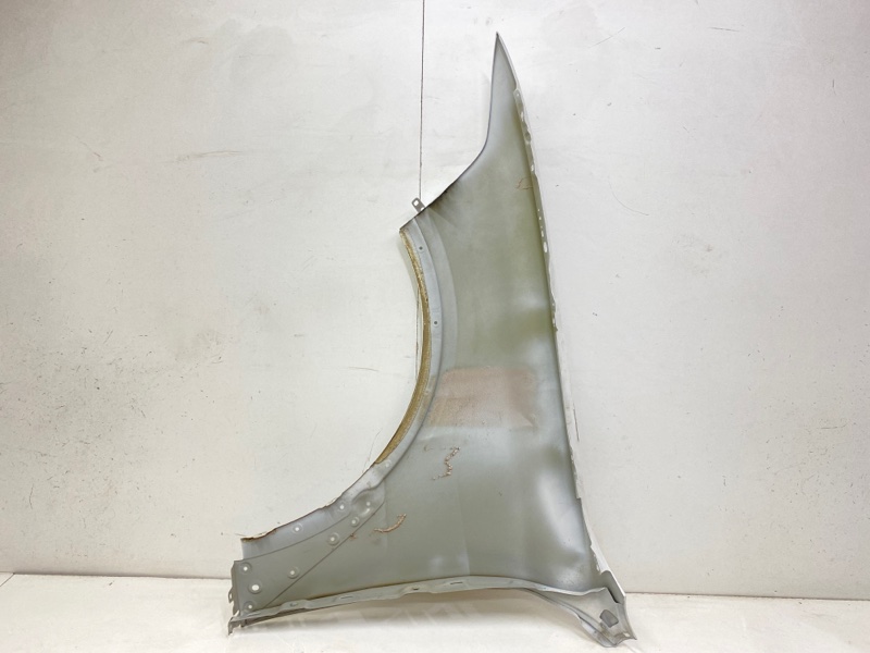 Крыло переднее правое