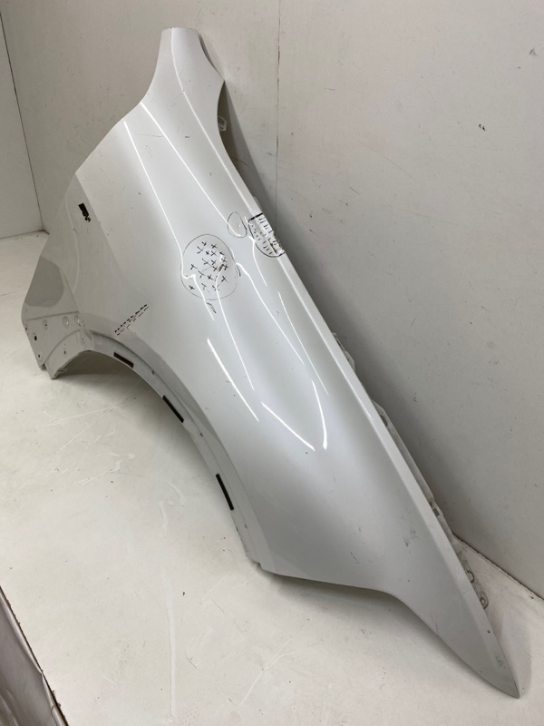 Крыло переднее правое