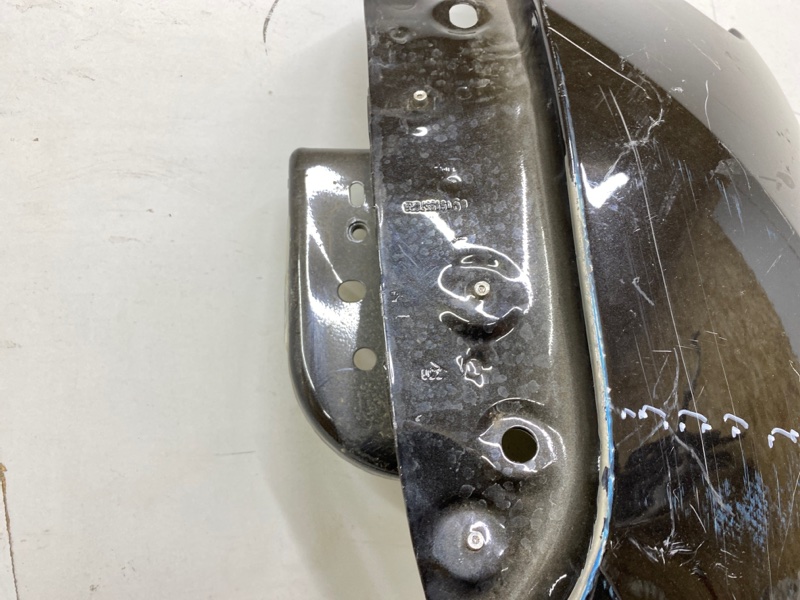 Крыло переднее левое