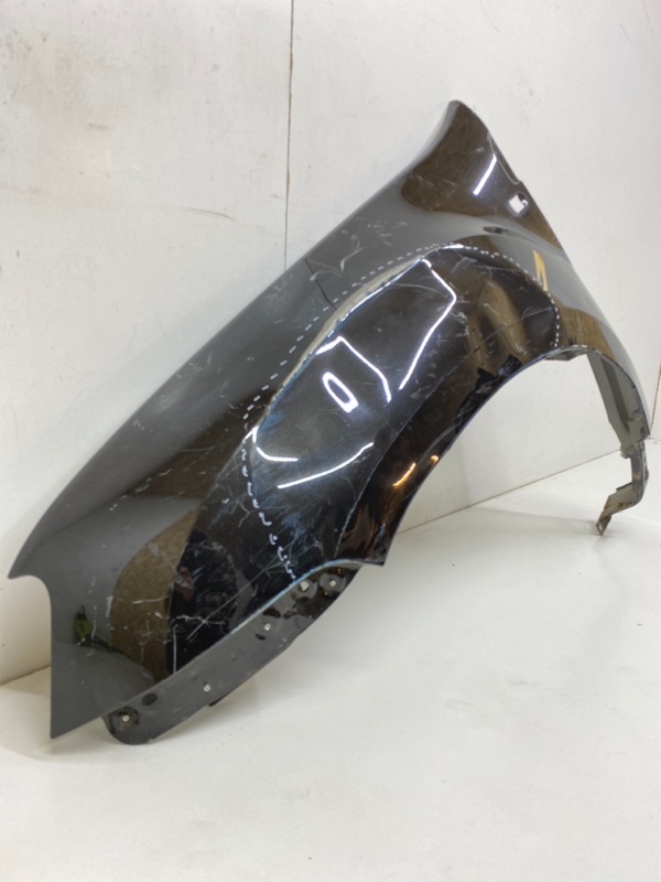Крыло переднее левое