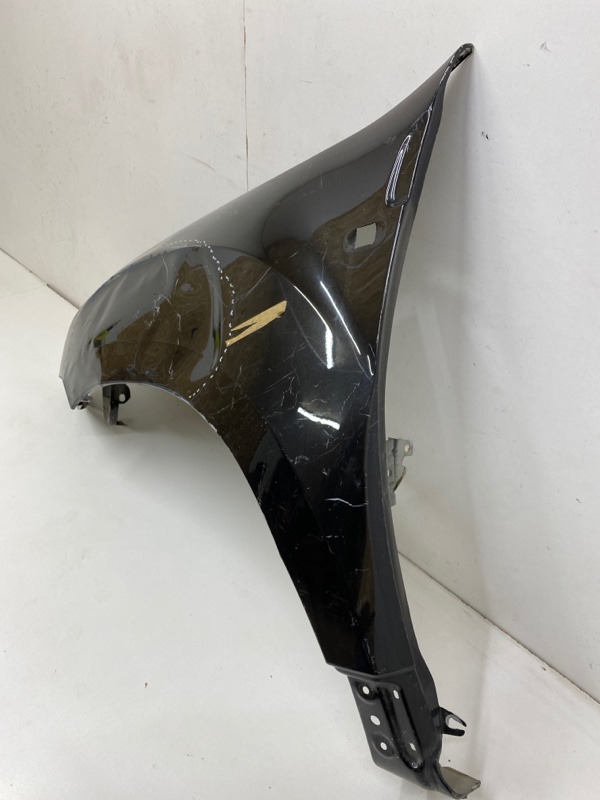 Крыло переднее левое